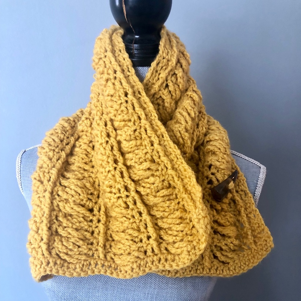 Handmade Chunky Crochet Scarf 🧣